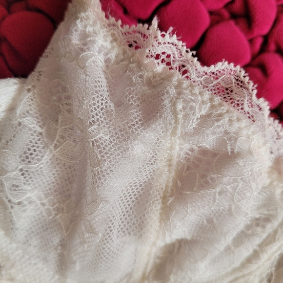 Elegant Lace Bralette - Picture 8 of 12